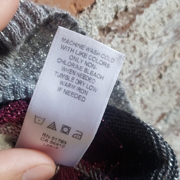 Short Sleeved Metallic Keyhole Back Sweater - Picture 4 of 9